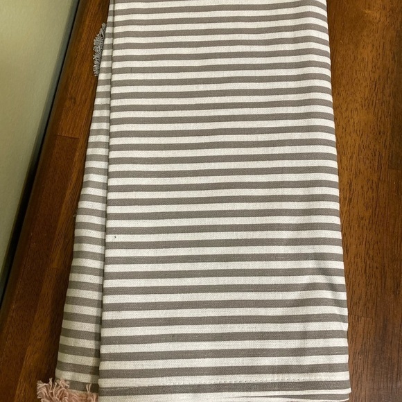 NWT Cynthia ROWLEY SNOWMAN SET OF 2 GRAY STRIPED KITCHEN TOWELS - Picture 9 of 9